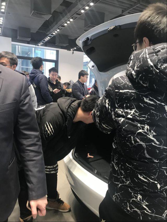 特斯拉Model 3“白菜价”遭疯抢，将成立研发中心“研究中国人”