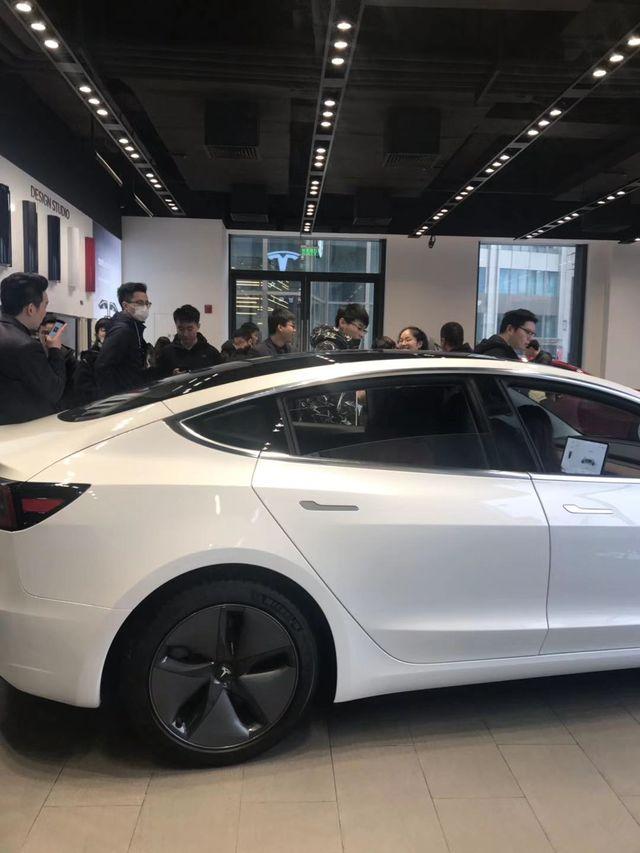 特斯拉Model 3“白菜价”遭疯抢，将成立研发中心“研究中国人”