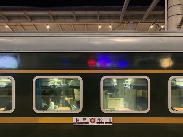 Z164次列车上海至拉萨 除署名外,本文图片均由澎湃新闻记者 廖艳 图