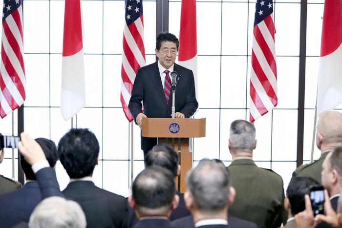 安倍晋三在《日美安全保障条约》签署60周年仪式上发言(图/路透社)