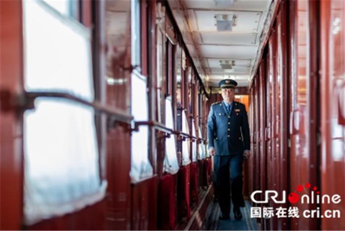 陈响在车厢内。摄影:沈湜