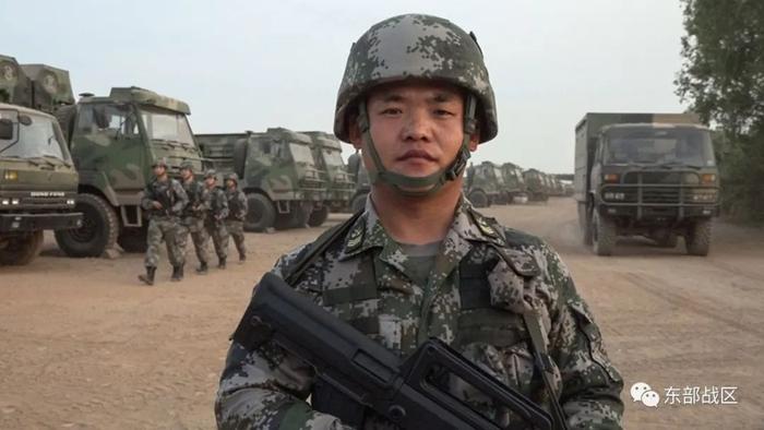 ▲庞彬彬,2003年12月入伍,2008年8月入党。现为东部战区陆军某舟桥旅分队长、钳工技师。