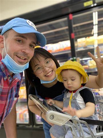 克里斯托弗一家人(图为克里斯托弗向NBC提供)
