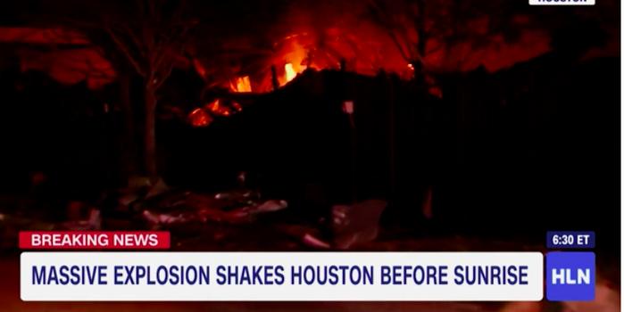 美国休斯敦一工厂爆炸 住户窗户被震碎火球冲天
