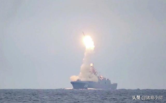 图为俄罗斯海军在试射锆石导弹