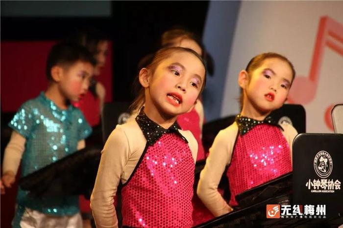 琴声悠扬！梅州千名萌娃亮相小钟琴演奏电视大赛决赛！