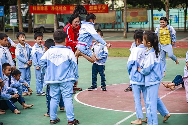 乡村教师王丽萍：用“吟诵”打开乡村小学生的一片天