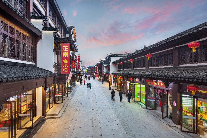 名士生活融入城市更新 艺术装置活化老街生态 南京大石坝街街道升级改造成效显著