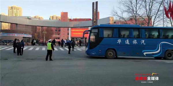 提前到岗！泰安交警保障高考外语听力道路安全