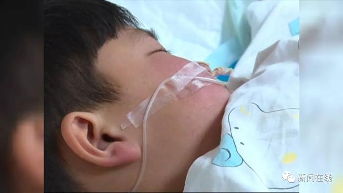 广西8岁男孩突发病毒性脑炎，亲生父母却不知去向，外公每天以泪洗面......