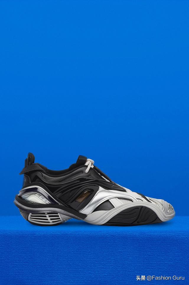 Balenciaga Tyrex 系列运动鞋正式登场