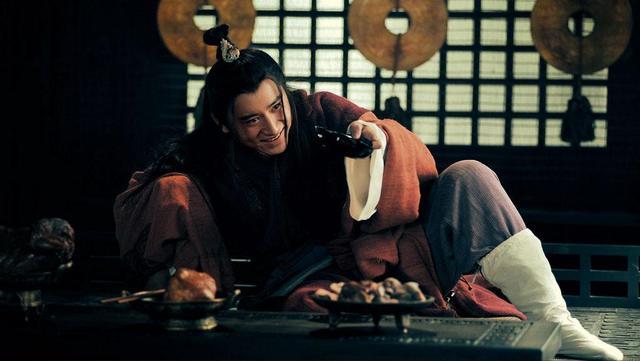 两个神秘人物靠一桩绯闻成功把司马懿与曹爽捧上台、成为曹魏辅政