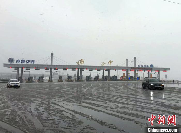 资料图:图为济南市中收费站。 沙见龙 摄