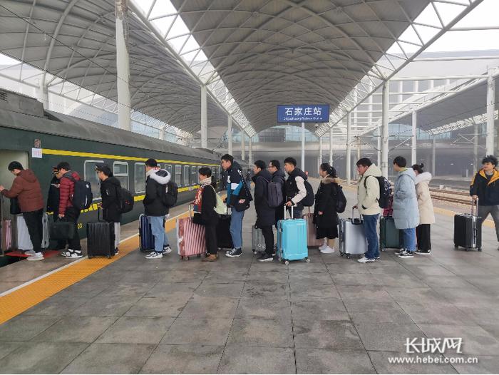 石家庄火车站供图