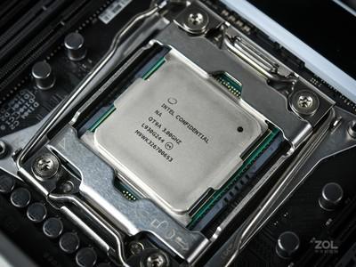 图为:Intel 酷睿i9 10980XE高清实拍图