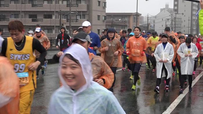 尽管疫情发展迅速，日本多场万人马拉松仍如期举行