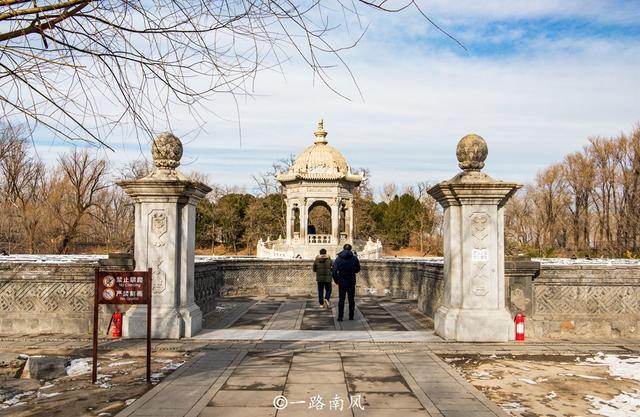 北京圆明园有个迷宫，易进难出，一不小心就走进死胡同