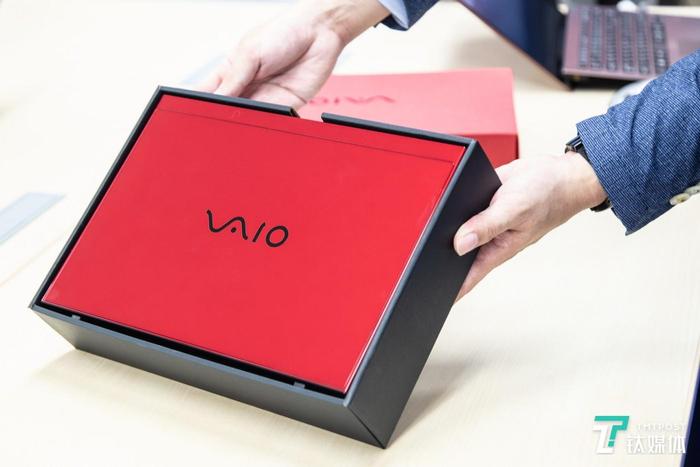 VAIO SX12耀世红限量版