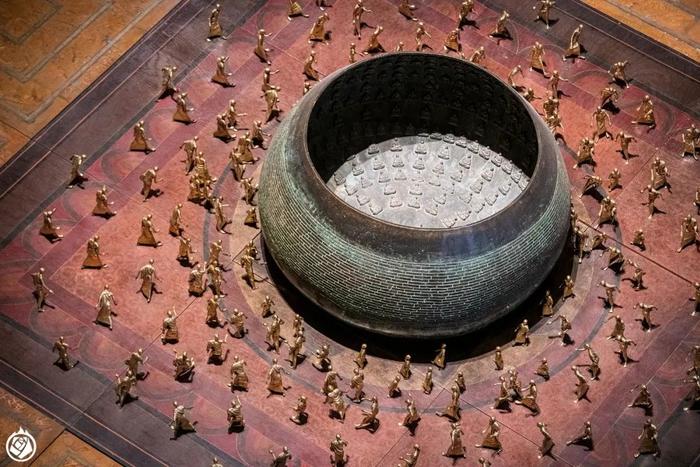 比哈尔博物馆中的一件现代艺术装置,题为《无声的布道》。