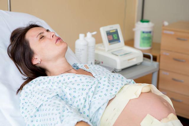 孕晚期，孕妇下腹部隐隐痛有七种情况，出现三个信号才说明要生了