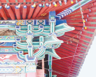 图为山西晋城泽州崇寿寺释迦殿转角铺作。