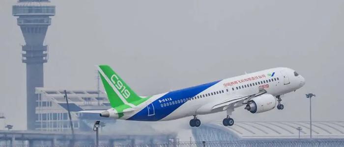 试飞中的C919。(图片来源:中国商飞官网)