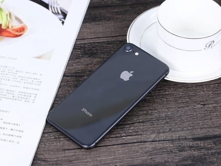 图为:苹果 iPhone 8