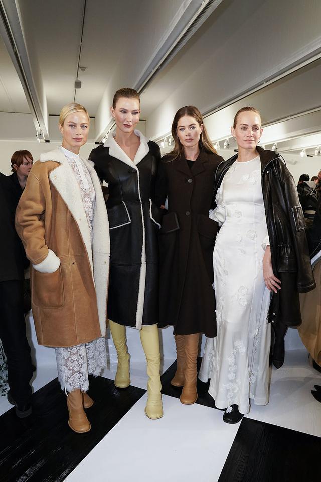 2020秋冬巴黎时装周上，小kk、杜晨、莫菲仨超模同框，美腿太抢镜