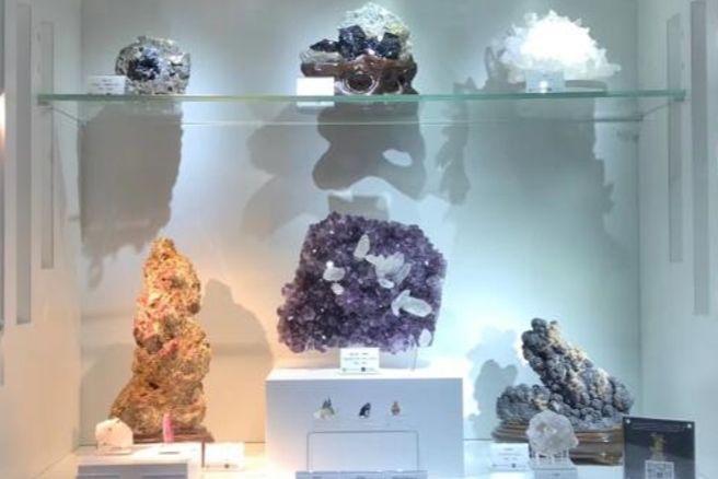 “精美矿物”临展。图片来源:北京大学