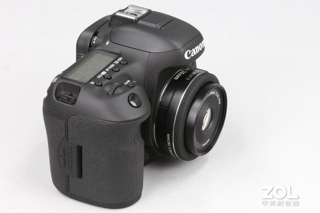 EF-S 24mm f/2.8 STM