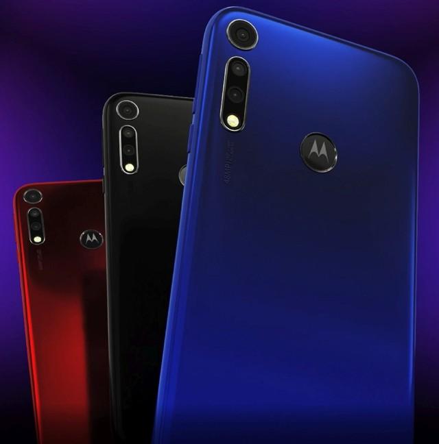 Moto G8系列搭载挖孔全面屏(图源自微博)