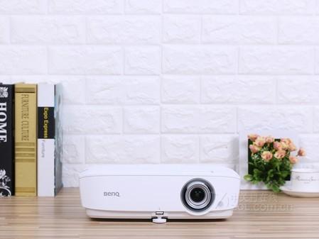 图为:明基W1050投影机