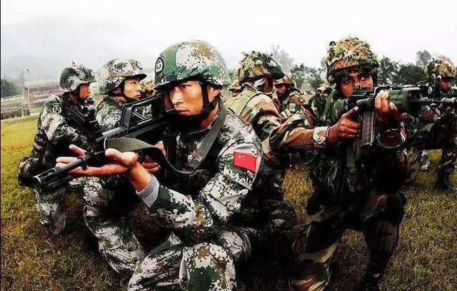▲中印两军各自使用本国国产轻武器