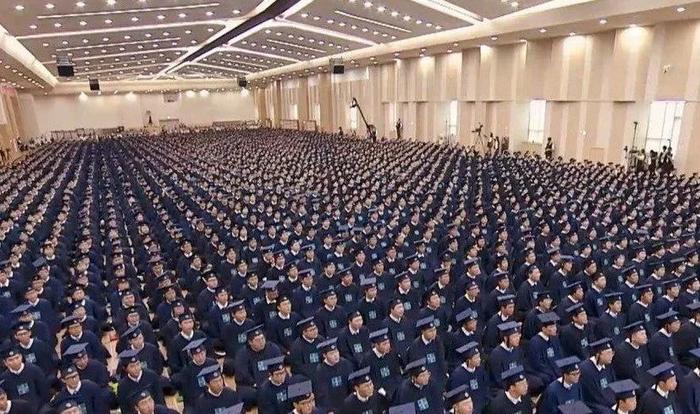 新天地耶稣教会的神学结业典礼