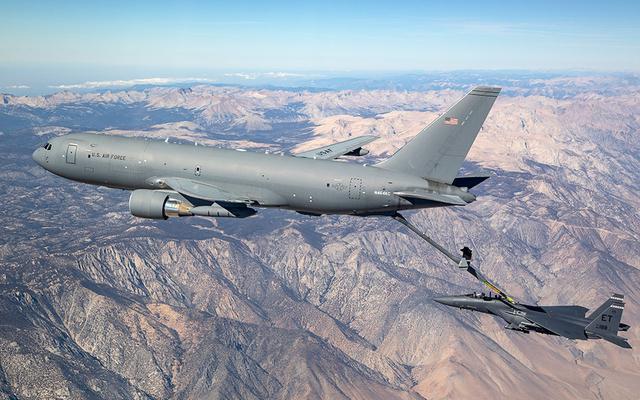 图注:KC-46A为F-15战斗机加油
