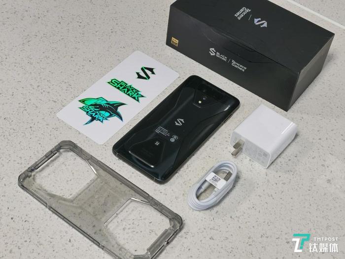 腾讯黑鲨游戏手机3全家福