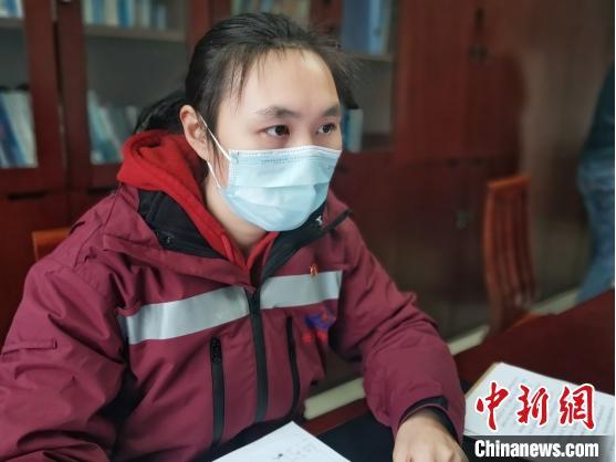 工作中的周银柱。受访者供图