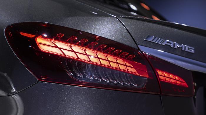 采用48V智能混动系统的奔驰E53AMG