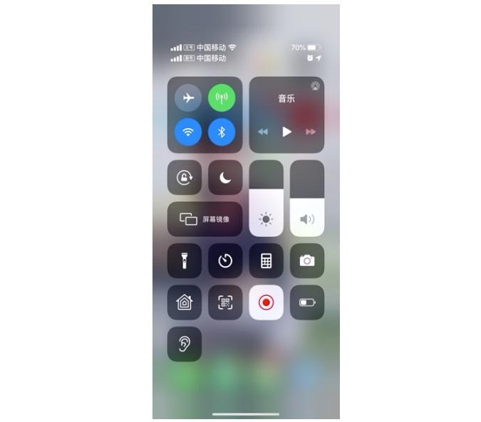 ▲ 将⾳频从 AirPod 切换到其他蓝⽛⾳箱