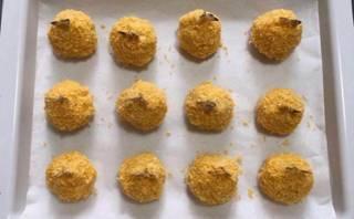 烤箱烹饪的土豆虾球