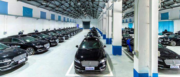 AutoX上海RoboTaxi无人车运营大数据中心一侧