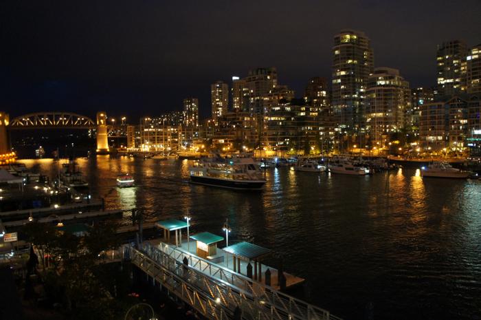 ▲温哥华市中心福溪(FALSE CREEK)摄影:张捷如