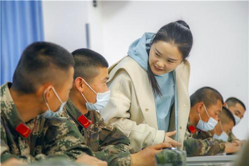 心理咨询师根据官兵描述矫正心理