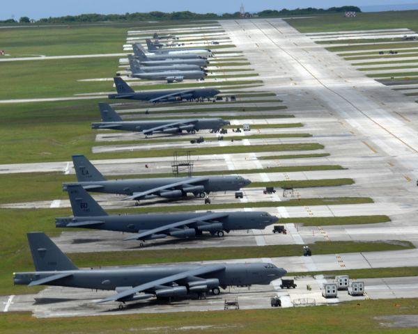资料图片:美军部署在关岛的B-52H轰炸机群。(美空军官网)