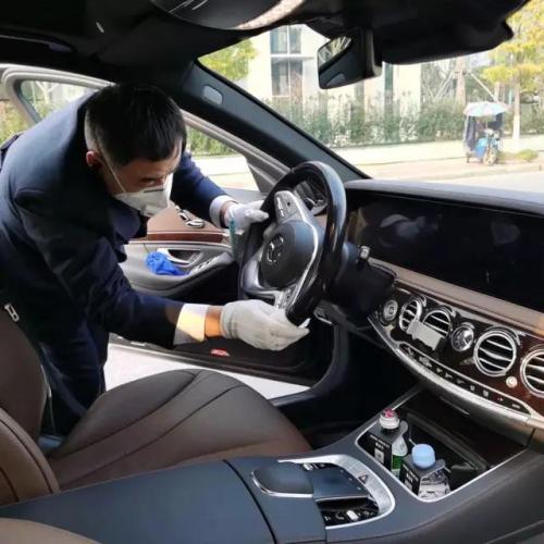 疫情期间,出行管家用心地为车辆一单一消毒