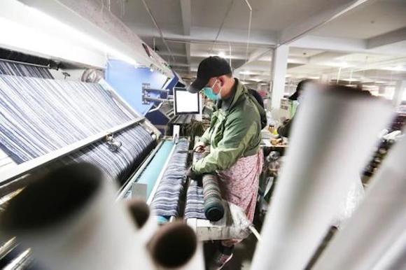 绍兴柯桥轻纺生产车间 (图片来源:赵炜 摄)