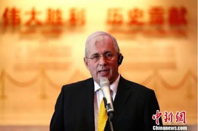 图为约翰·拉贝之孙托马斯·拉贝。中新社记者 富田 摄