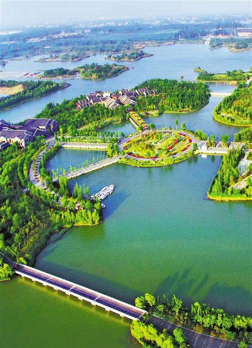 徐州市贾汪区由采煤塌陷区改造而成的潘安湖景色宜人。 (资料图片)