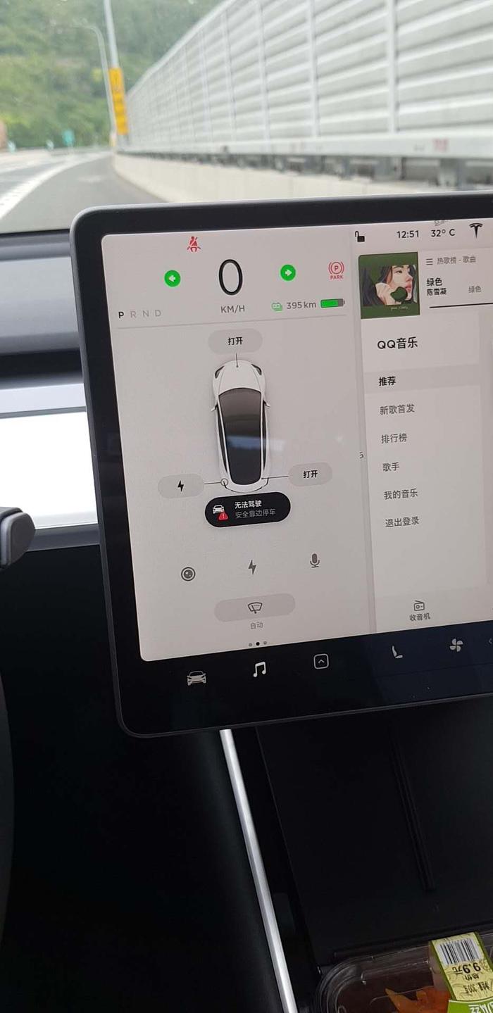 故障特斯拉中控排名提示无法驾驶 图片来源:车主提供