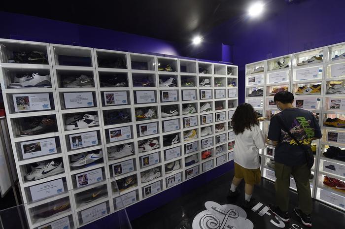 球鞋在近几年成为了潮流文化的重要品类 | 视觉中国